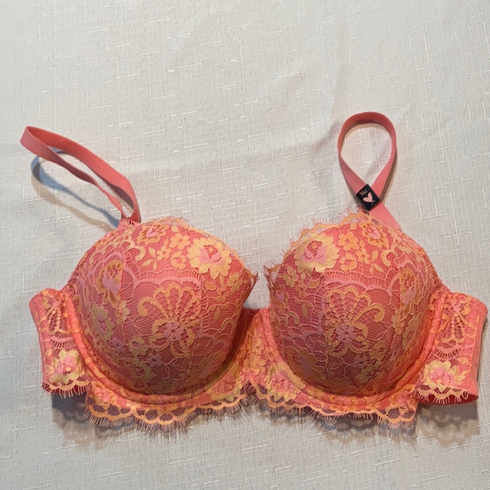 Victoria’s Secret Lined Demi Bra. Lightly Padded. 36C. Coral Lace. NWT.